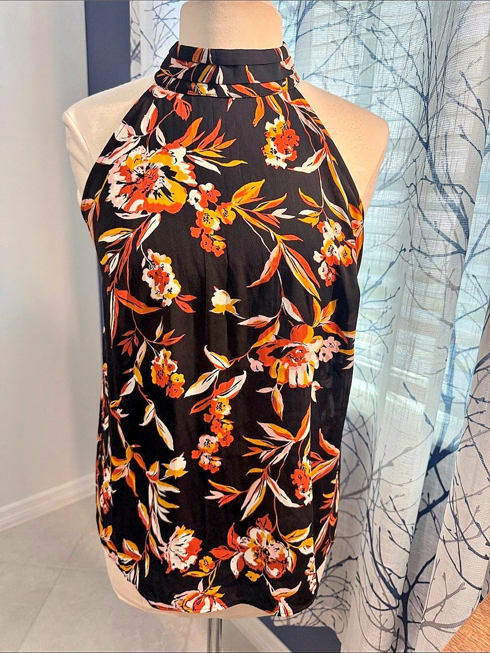 White House Black Market Floral Halter Blouse in Black & Orange Size 6 Like New